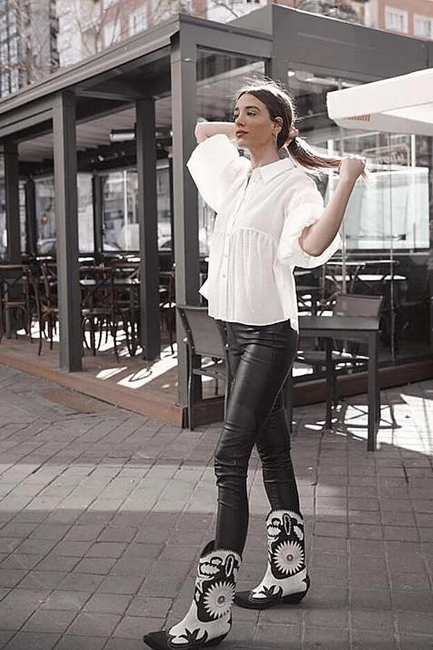 Look blanco y negro perfecto.