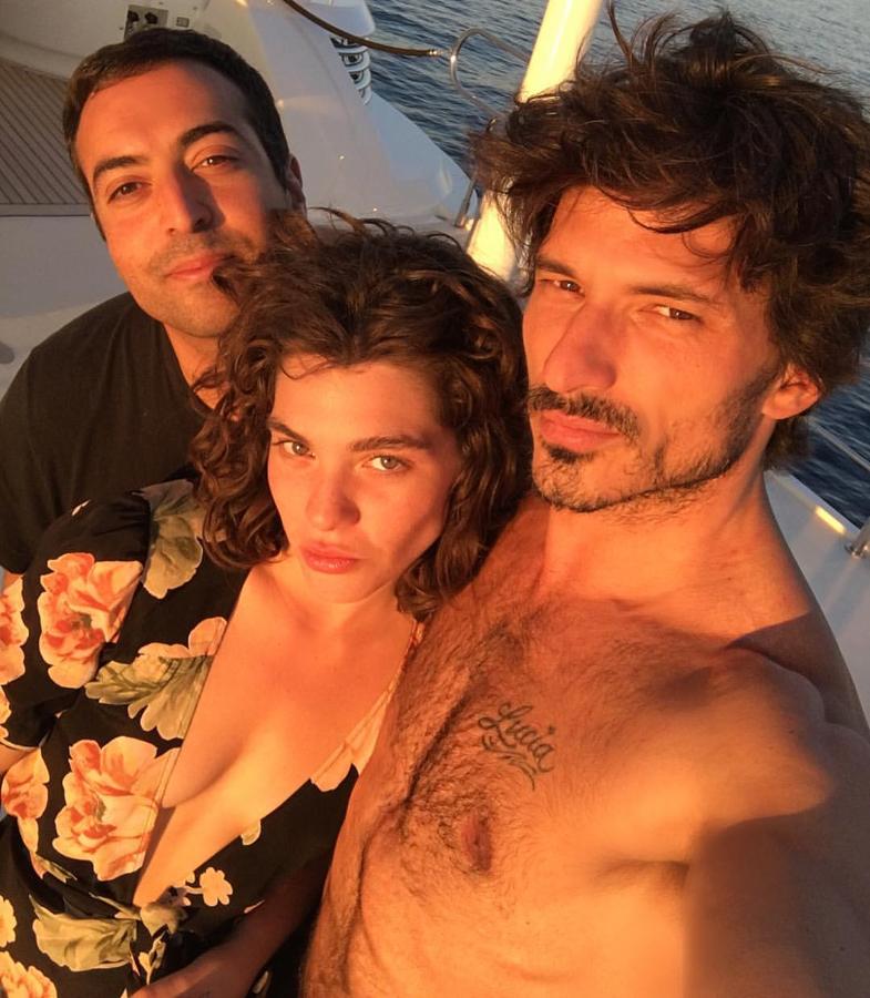 En agosto de 2016, apareció una nueva mujer en la vida de Andrés. Steffy Argelich, una guapa modelo catalana, fue la acompañante del modelo durante unas vacaciones en Saint Tropez. A bordo de un lujoso yate, la pareja disfrutó en compañía de otros amigos de unos días de relax… y mucho amor, que compartieron en redes sociales.