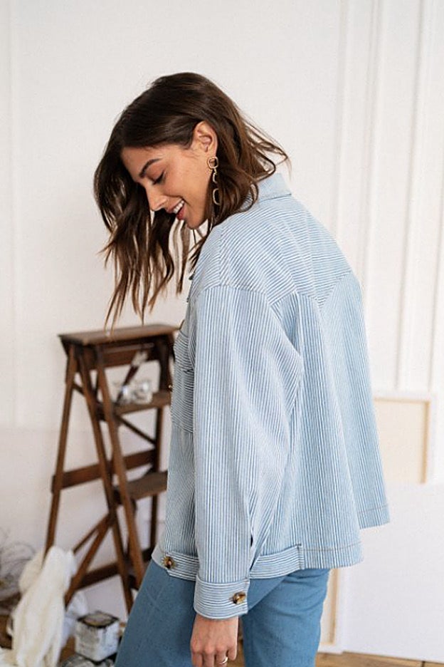 La chaqueta vaquera que lleva Mery Turiel es de la firma Opullence París.