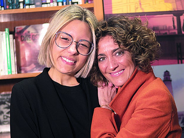Alba Saskia con Ana García Lozano.