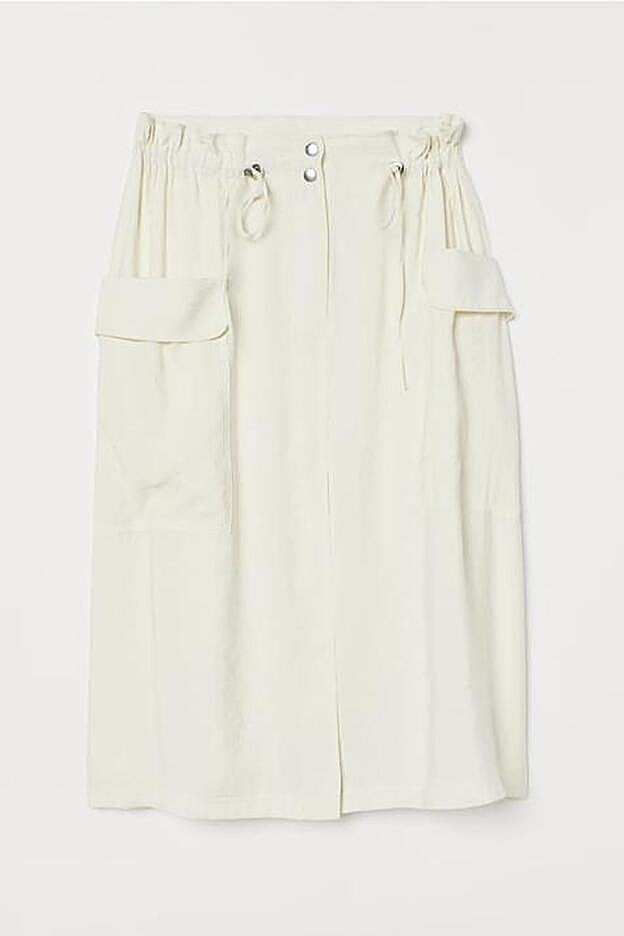 No se ve, pero esta falda lleva escrito la palabra primavera..