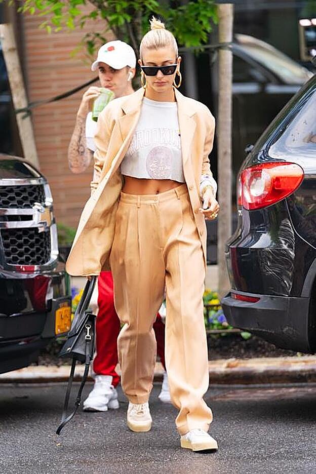 Hailey Bieber.