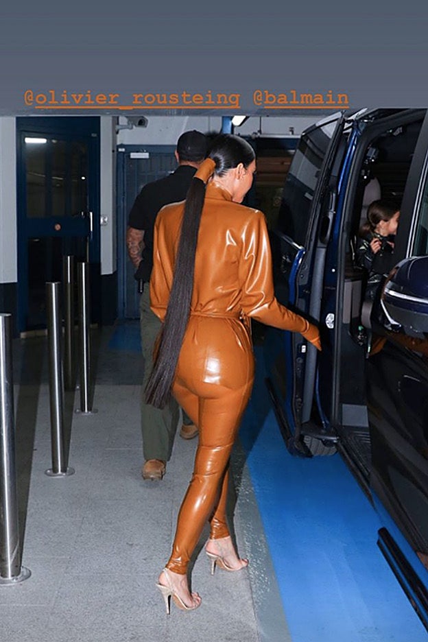 La increíble cola de caballo que Kim Kardashian llevó al desfile de Balmain.