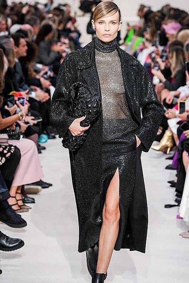 Natasha Poly desfilando para Valentino en París.