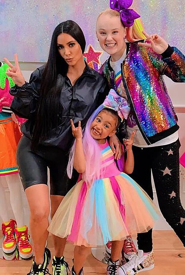 Kim Kardashian, North West y JoJo Siwa.