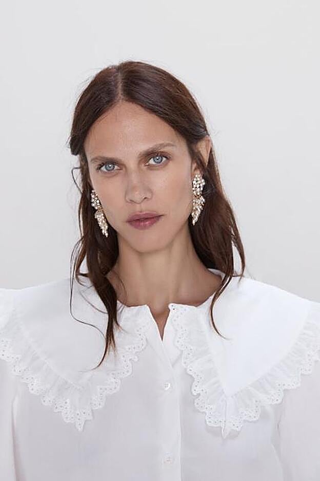 Puedes encontrar esta blusa en las últimas rebajas de Zara por 7,99 euros.