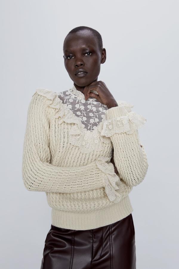 Jersey de punto crudo con volantes (29,95 euros).