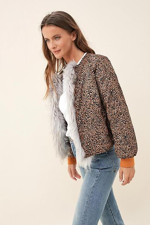 La parte reversible de la cazadora.