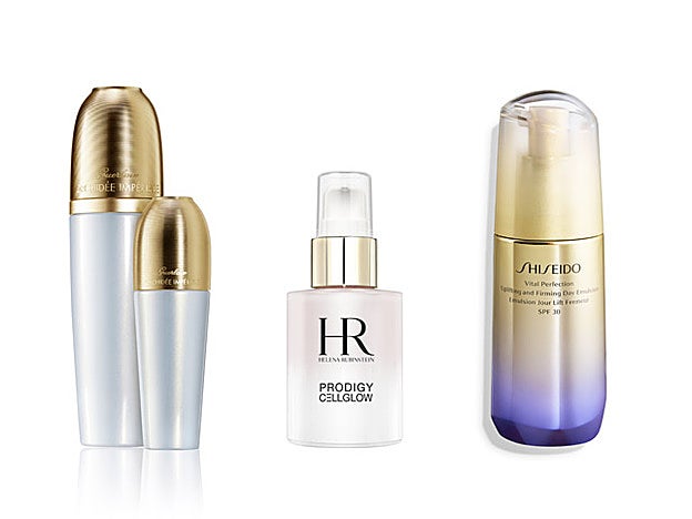 Concentrado de Luz Orchidée Impériale Brightening (460 €) y Sérum Iluminador de la Mirada Orchidée Impériale Brightening, ambos de Guerlain (202 €). Prodigy Cellglow The Sheer Rosy UV Fluid SPF50 de Helena Rubinstein (100 €). Vital Perfectiong Uplifting and Firming Day Emulsion SPF30 de Shiseido (135 €).