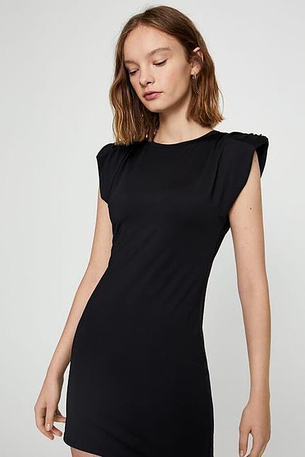 El vestdo que ha elegido Cristina Pedroche está confeccionado con un tejido elástico.