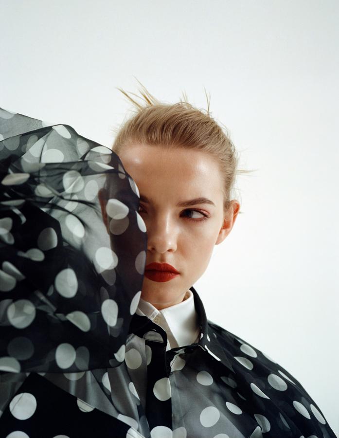 Blusa de gasa de Lee Matthews y camisa de Mirto.