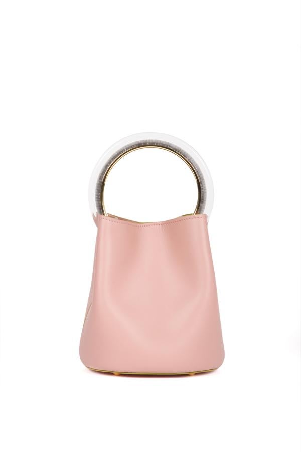 Bolso Pannier de cuero y asa de metacrilato, de Marni.
