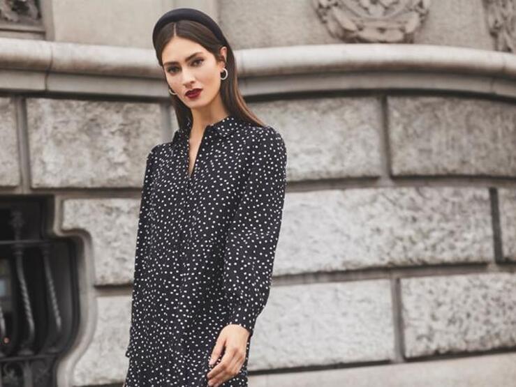 Fotos: El vestido de lunares y otras prendas low cost de la nueva colección de Lefties que demuestran que el negro también es para primavera