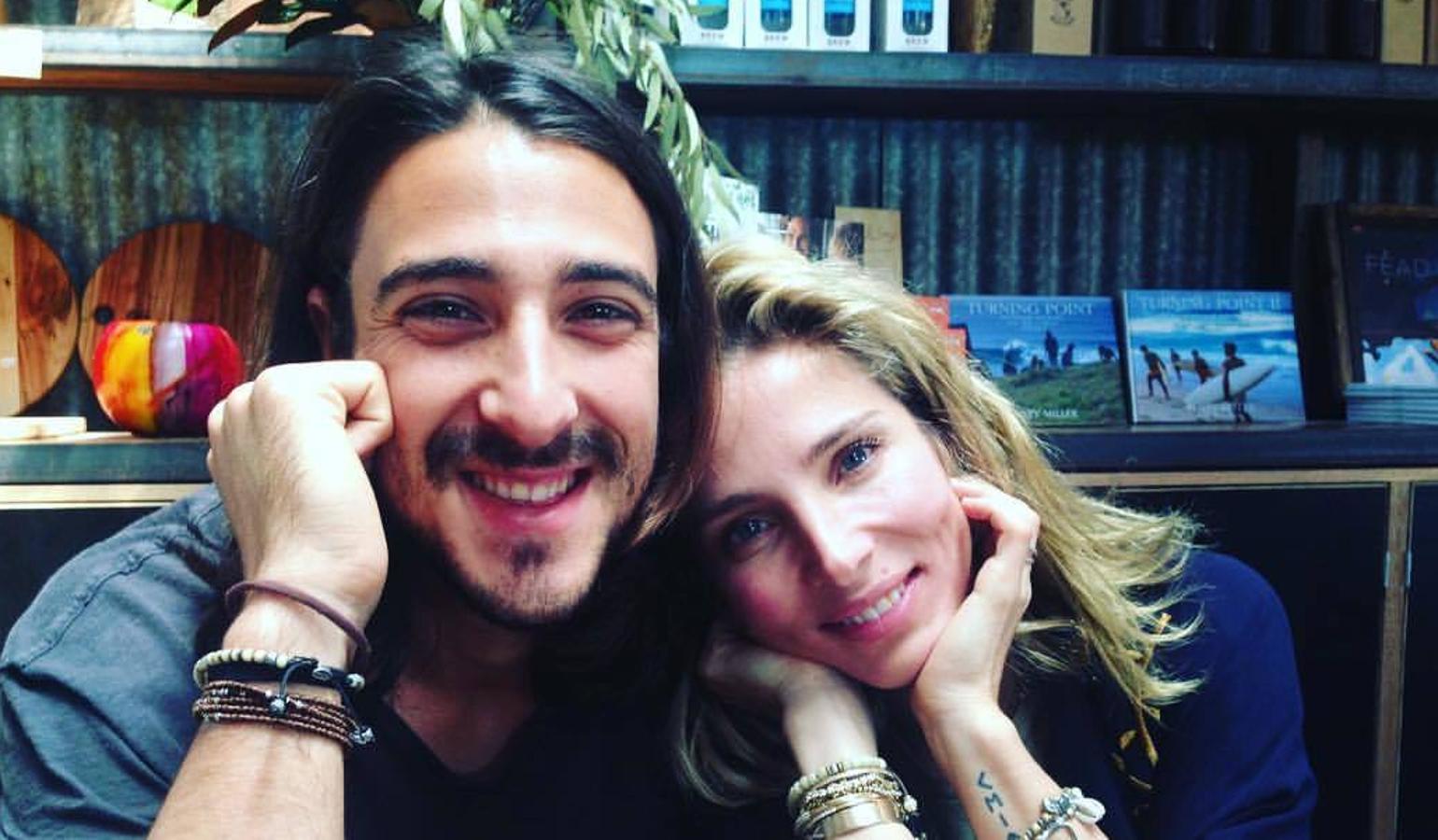 A través de las redes sociales hemos podido ver lo unidos que están la actriz y su hermano, Cristian Prieto. A pesar de que su profesión está ligada al mundo del cine, este realizador y fotógrafo prefiere el anonimato. Ha trabajado en varios de los proyectos tanto de su hermana como de su cuñado, Chris Hemsworth, y es quien se encarga de grabar los videos y fotos que Elsa sube a sus redes sociales. En julio de 2018 se casó con Silvia Serra en Getaria, en una boda a la que además de su familia asistió Matt Damon y su mujer.