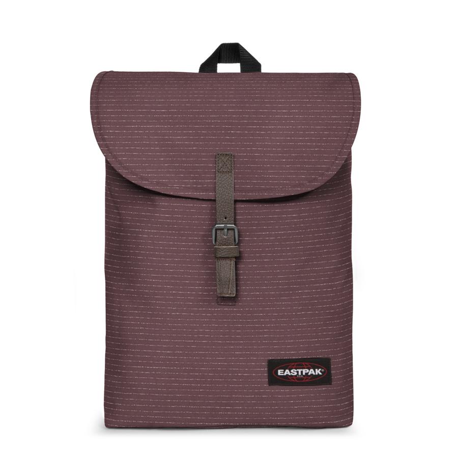 Si quieres recurrir a un toque más urbano te recomendamos Easpak, la icónica marca de mochilas te permite llevar el portátil de una forma muy cool. Nos quedamos con su modelo Ciera en burdeos (42,00€).
