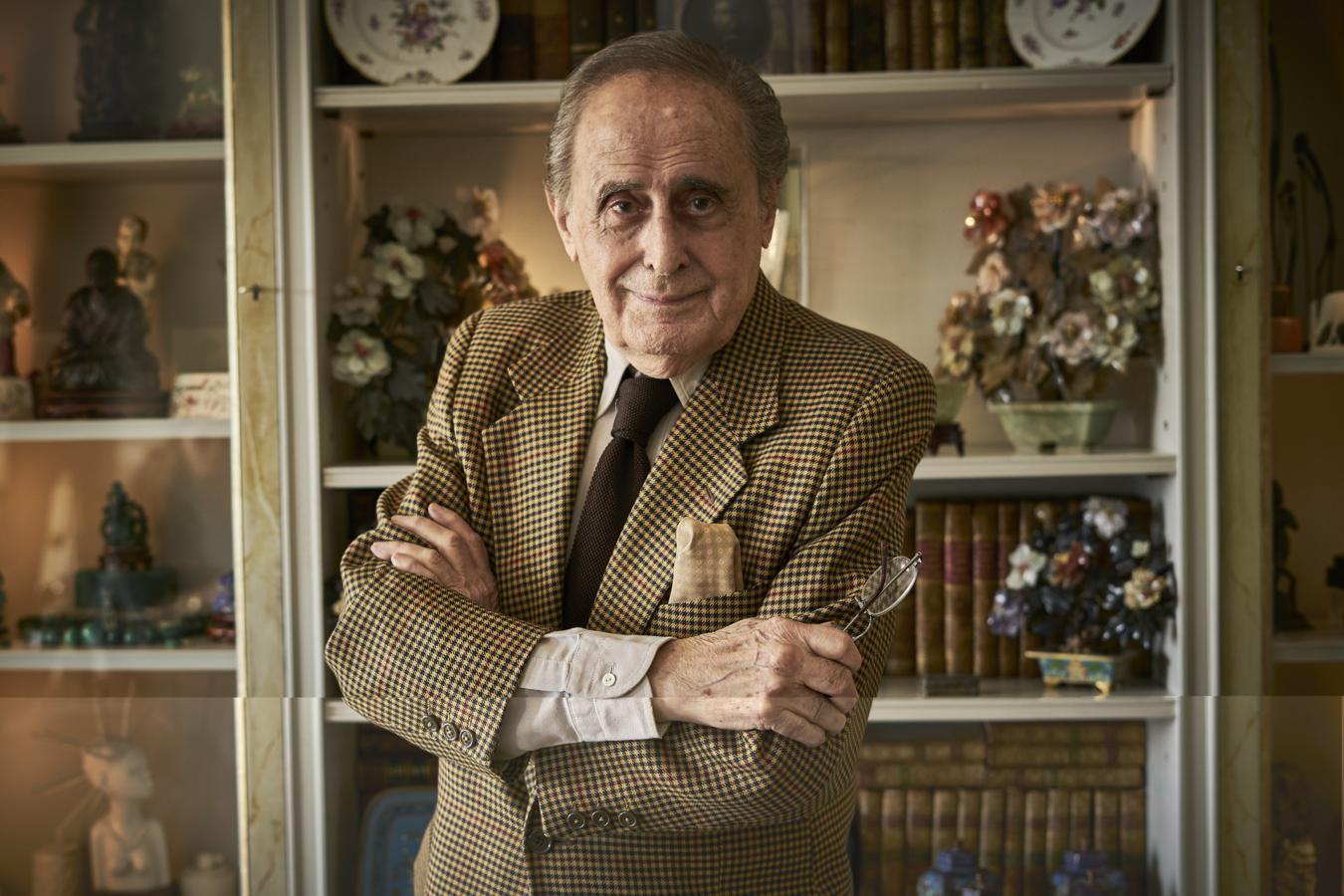 Jaime Peñafiel dio positivo en la prueba del coronavirus y está pasando la enfermedad en su casa, cuidado por su mujer.