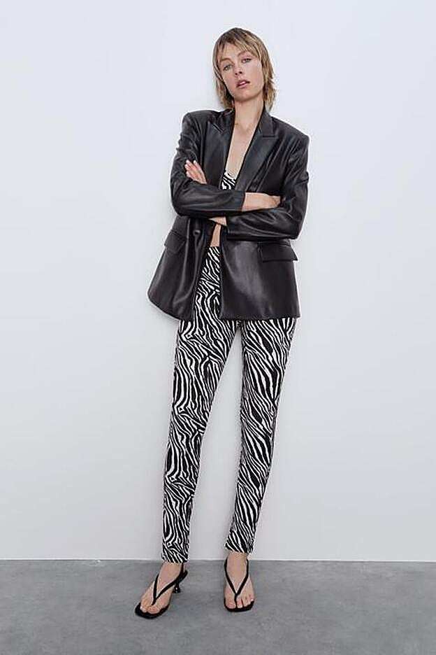 Leggings con estampado de cebra, de Zara.
