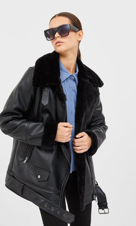 Cazadora negra de doble faz (19,99 euros).