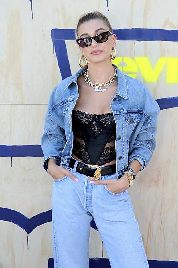 Hailey Bieber en una de las ediciones del festival.