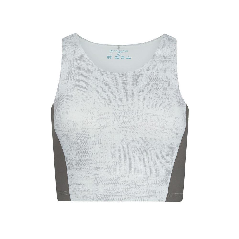 Top deportivo corto de poliamida reciclada con estampado textura de Primark. (8 euros).