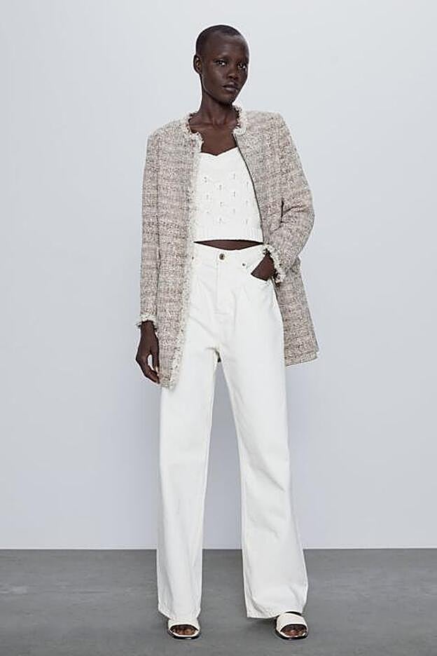 Abhrigo tweed desflecado de Zara. (29,99 euros).