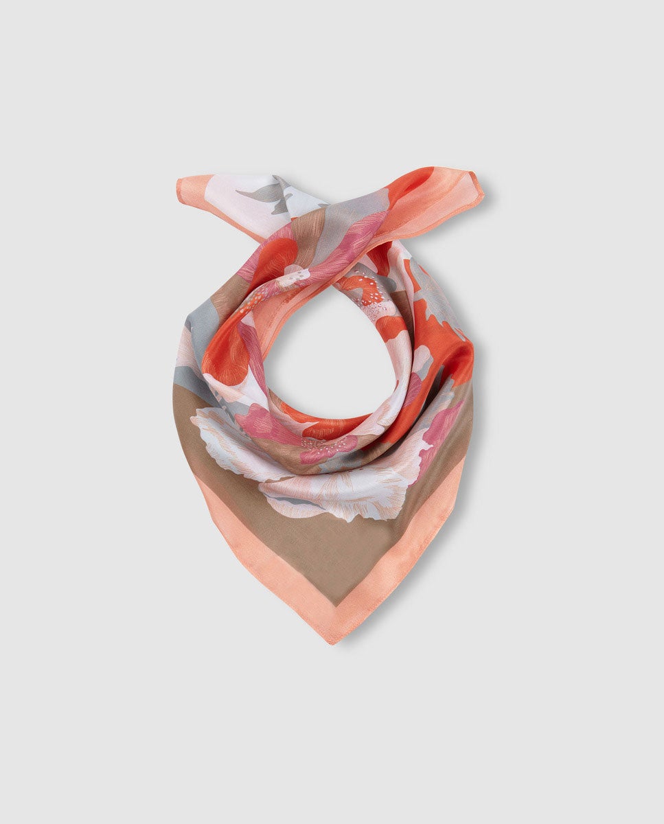 Pañuelo de El Corte Inglés. (17 €).