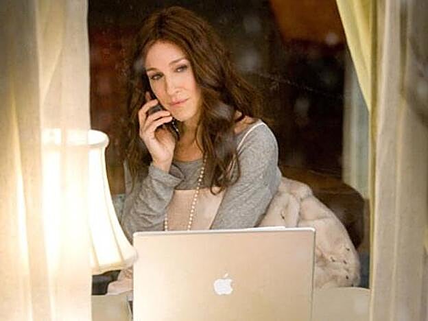 Carrie Bradshaw, en plena faena en Sexo en Nueva York