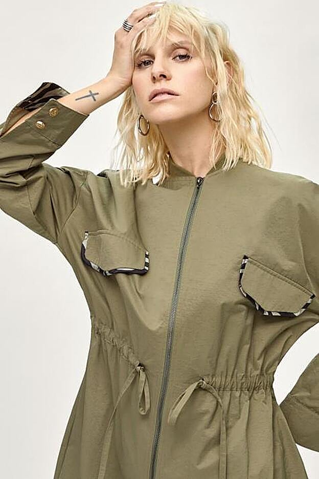 El detalle de las sopalas en el pecho...