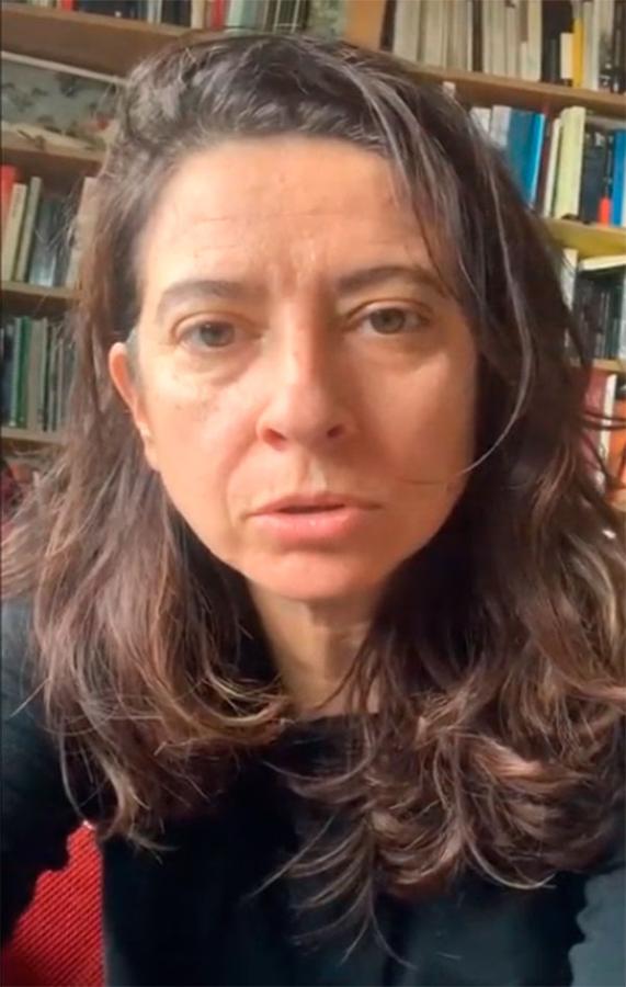 La escritora y último premio Nadal, Ana Merino, expresa sus pensamientos más positivos en medio del aislamiento para #mujerhoyencasa: "Cada día imagino que en algún rincón del mundo están descubriendo por fin la cura". Puedes ver y leer su mensaje completo  pinchando en este link .