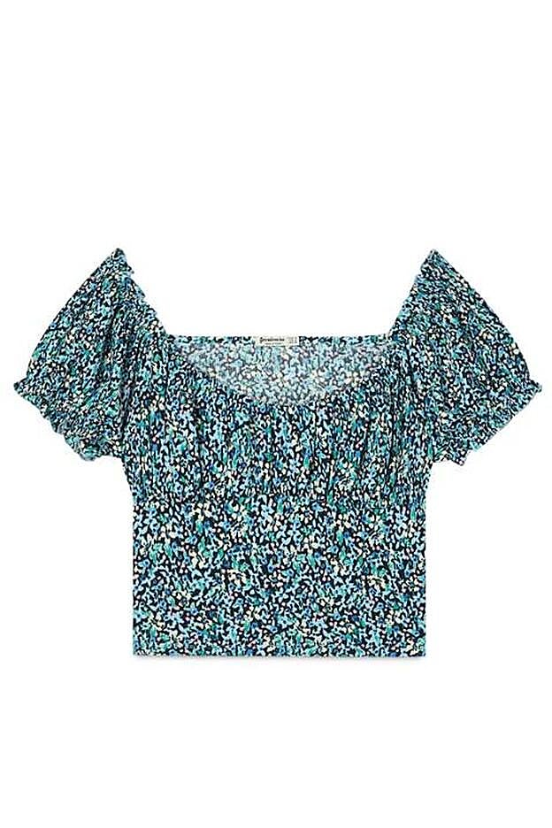 Camiseta campesina flores de Stradivarius.