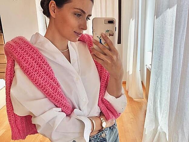 La camisa blanca y su poder de salvarnos cualquier look