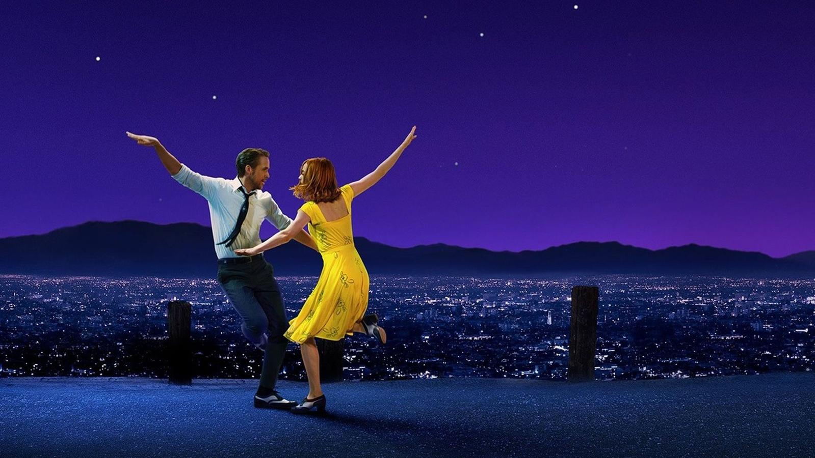 El musical con el que Ryan Gosling y Emma Stone hechizó al público. Y ella, además, se llevó un Oscar bajo el brazo. La La Land cuenta la historia de amor de un pianista de jazz con grandes aspiraciones y de una camarera que sueña con ser actriz. Y consigue ser encantadora sin ser cursi, ser mágica sin dejar de ser honesta. Se puede ver en Netflix.