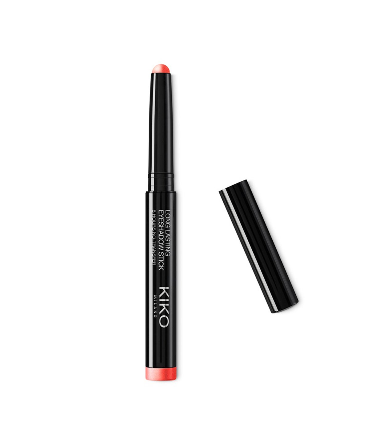 La fórmula cremosa garantiza una capacidad de esfumado extremo del producto, pero tienes que hacerlo inmediatamente después de la aplicación. Una vez fijado, el color se mantiene uniforme y radiante hasta ocho horas, sin rayas y sin correrse. La aplicación es sencilla y cómoda gracias a la barra redondeada especial y a su textura ultrasuave y ligera. Disponible en diferentes tonos y acabados  para estar siempre impecable, sin renunciar a la diversión. (6,99 €).