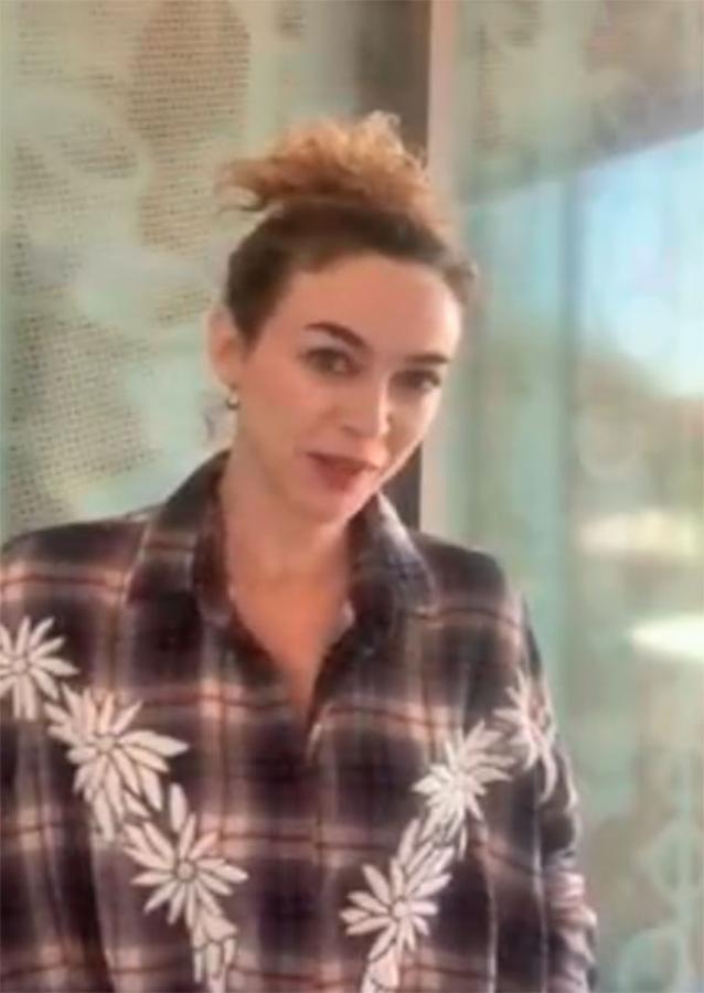 "La vida te cambia las reglas del juego cuando menos te lo esperas". La actriz Marta Hazas hace una reflexión sobre el confinamiento que puedes leer entera  pinchando aquí .