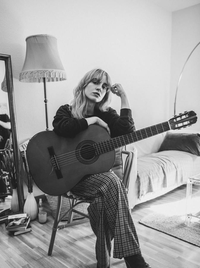 La artista visual y música Antía F. Van Weill está aprovechando este tiempo de cuarentena para avanzar en sus proyectos. "Es bastante productivo estar encerrada, aunque a veces necesito salir al balcón, coger aire y disfrutar de todo este silencio", nos cuenta en la reflexión que ha hecho para nuestras lectoras.