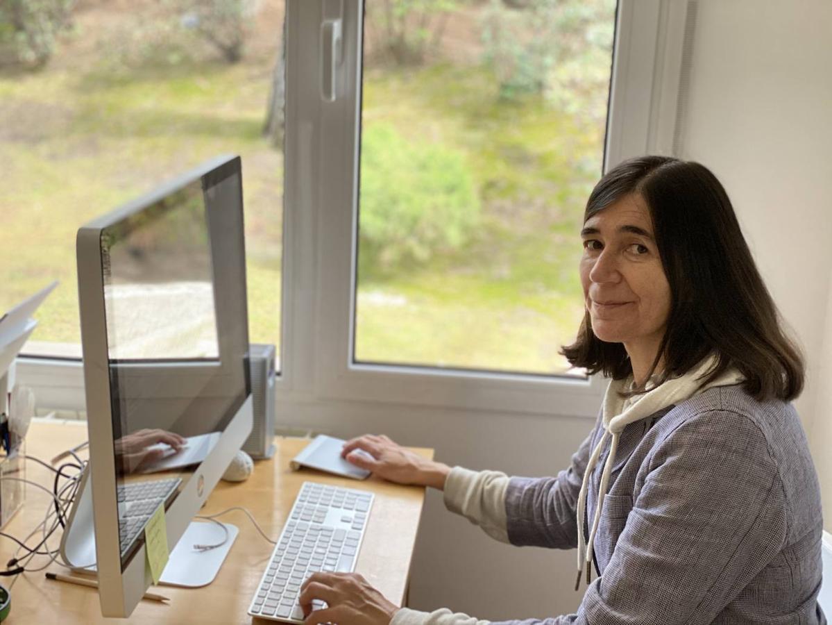 Maria Blasco, directora del Centro Nacional de Investigaciones Oncológicas, asegura: "Las investigaciones en marcha que eran presenciales se han visto afectadas, pero estamos haciendo revisión y escritura de trabajos científicos y nos reunimos por videconferencia".