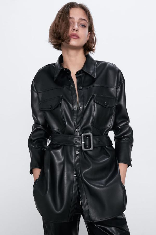 de Zara es muy similar a la de Rocío, pero sin el efecto desgastado (39,95 euros).