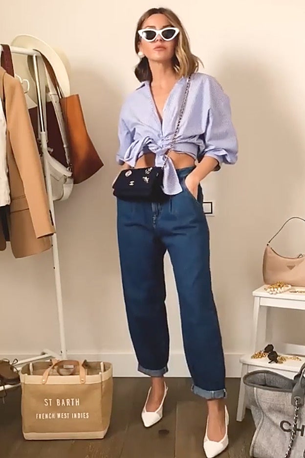 Nuestro look favoritos, con los zapatos blancos destalonados de Zara.