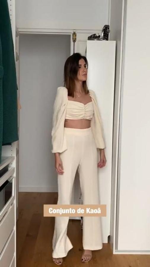 Si lo tuyo son los pantalones... Aquí tienes una idea súper acertada. Un conjunto de pantalón palazzo y top con mangas abullonadas en color crudo de Kaoa.