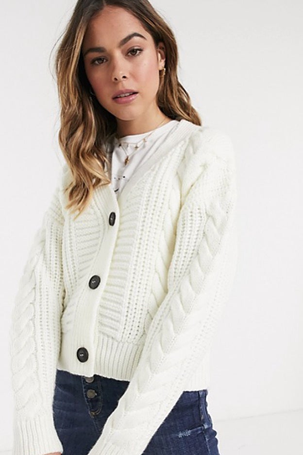 Otro micro cárdigan de Bershka, con un punto algo más grueso.