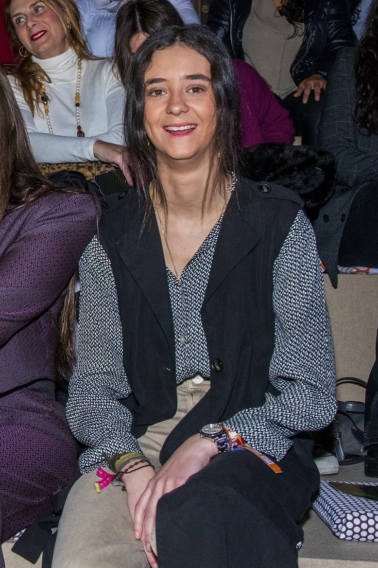 Una usuaria de Twitter publicó una foto de Victoria Federica en el supermercado de un pueblo de Jaén el pasado 20 de marzo cuando se suponía que debería estar en su residencia en Madrid. La hija de la Infanta Elena habría roto con la cuarentena y muchos no han podido evitar criticarla.