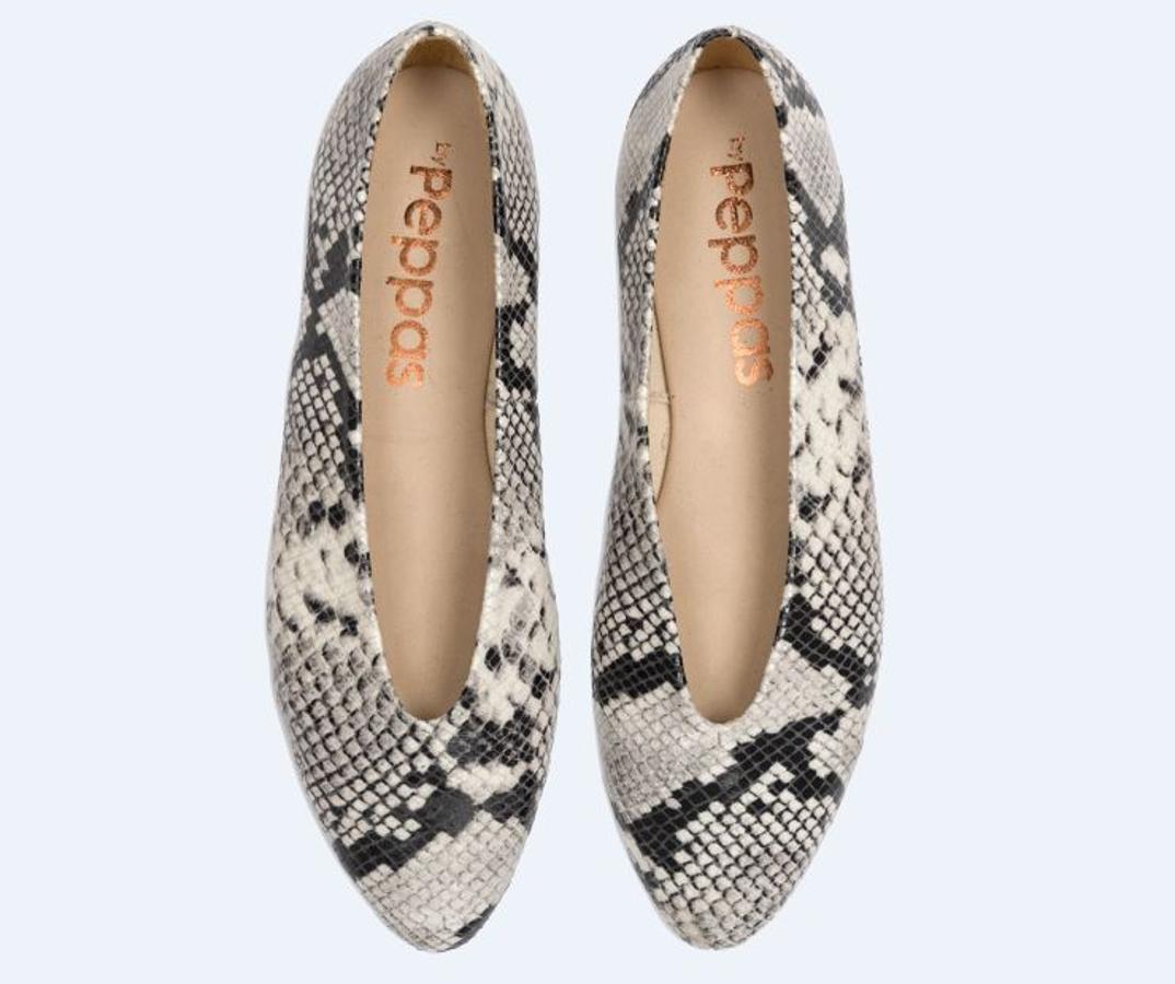 En animal print, con una forma sencilla, este modelo es de By Peppas (57 euros).