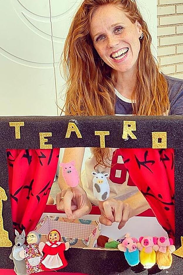 Teatros, cocina o manualidades son algus de los planes que hace María Castro con su hija.