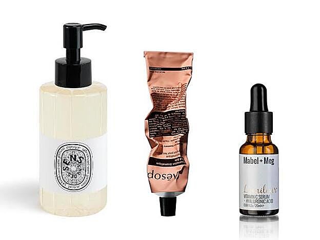 Gel para cuerpo y manos Eau des Sens de Diptyque (36 €, abanuc.com). Resurrection Aromatique Hand Balm de Aesop (25 €, jcapotecari.com). Sérum de ácido hialurónico y vitamina C Lumilixir, de Mabel + Meg (39,90 €, en laconicum.com).