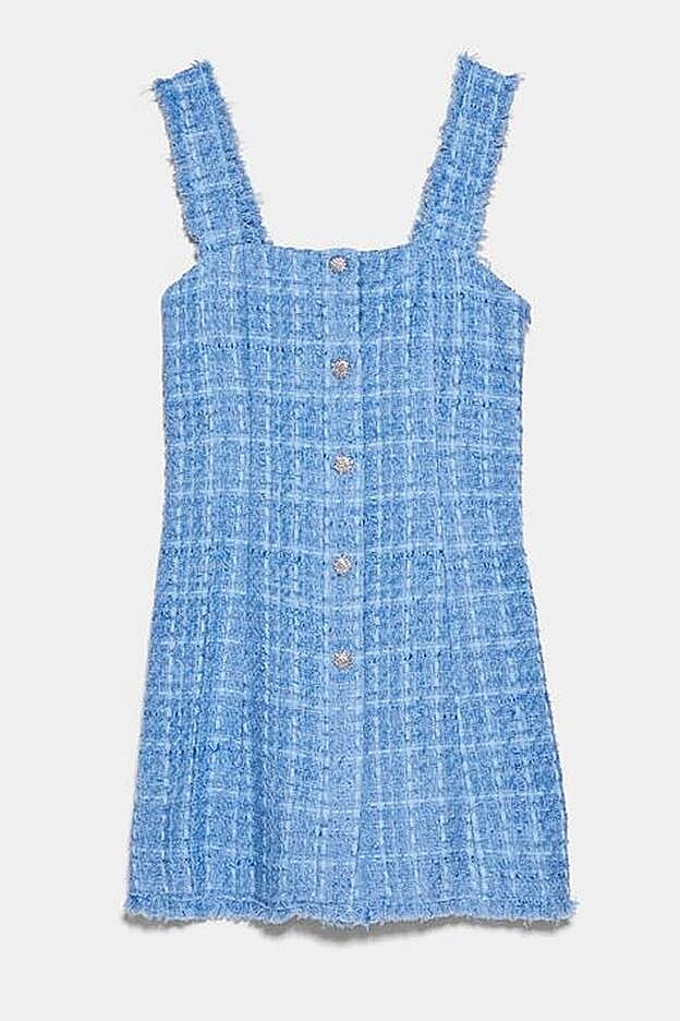 Vestido tweed de Zara en tono celeste. (49,95 euros).