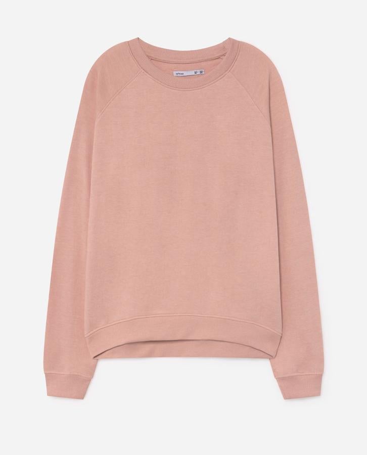 Por supuesto que el Daily Essentials también propone sudaderas lisas. En esta ocasión nos quedamos con esta rosa empolvado que nos parecé que dará un toque fresco a nuestro armario (5,99€).