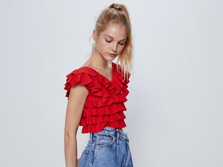 Fotos: La última colección de Zara viene con siete tops perfectos para cualquier estilismo