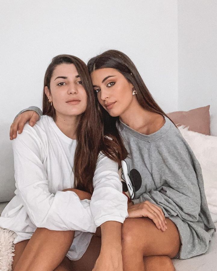 Como buena influencer, Dulceida mantiene sus redes sociales muy activas, y más durante esta cuarentena. Acompañada por su mujer, Alba Paul, nos ha mostrado desde cambios de estilismo a sensuales imágenes a través de su  perfil de Instagram.  Pero además, Dulceida ha utilizado su fuerza en redes para animar a sus seguidores a quedarse en casa y a participar en la campaña #yomecorono.