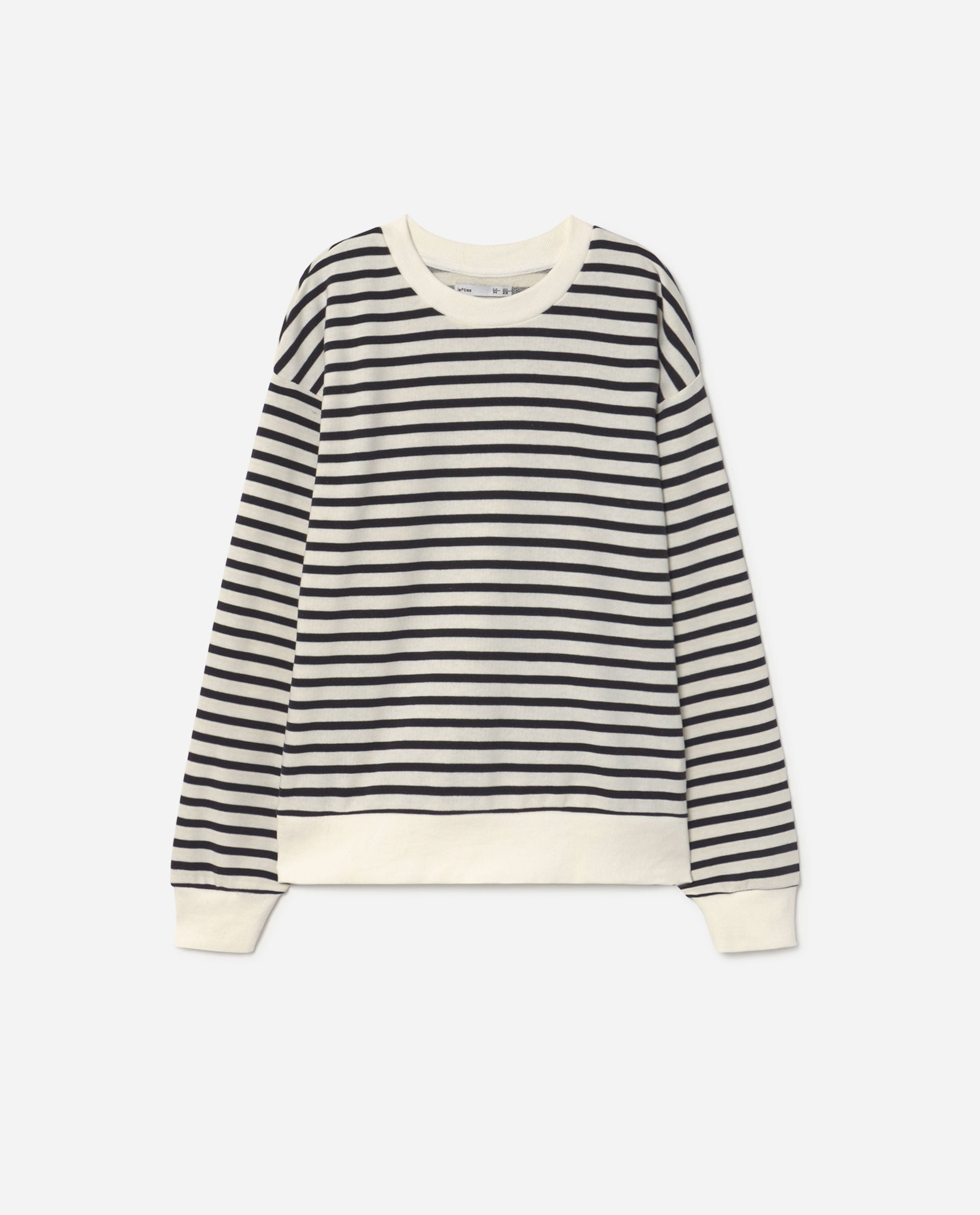 Sudadera blanca y negra con estampado de rayas estilo marinero. De Lefties. (6,99 euros).