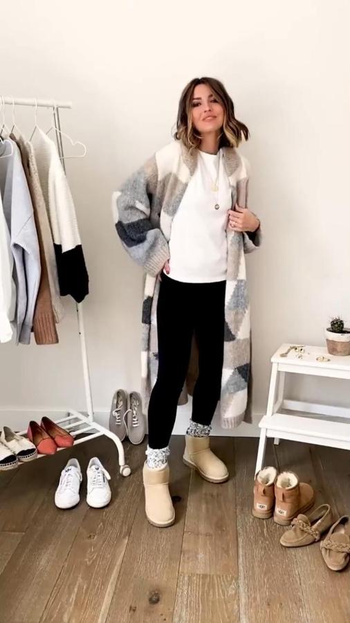 Un cárdigan largo es el protagonista del siguiente look de la creadora de Lovely Pepa. Prenda que acompañó con unas mallas negras, camiseta blanca y unas botas de Ugs.